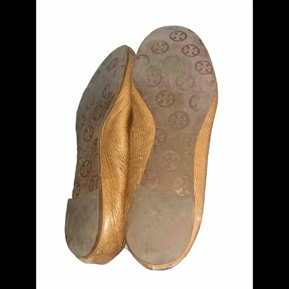 TORY BURCH Reva Ballet Flats w Signature Medallion Tan Pebbled Leather US 8M